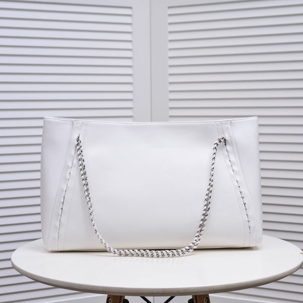 シャネルバッグ側面デザイン